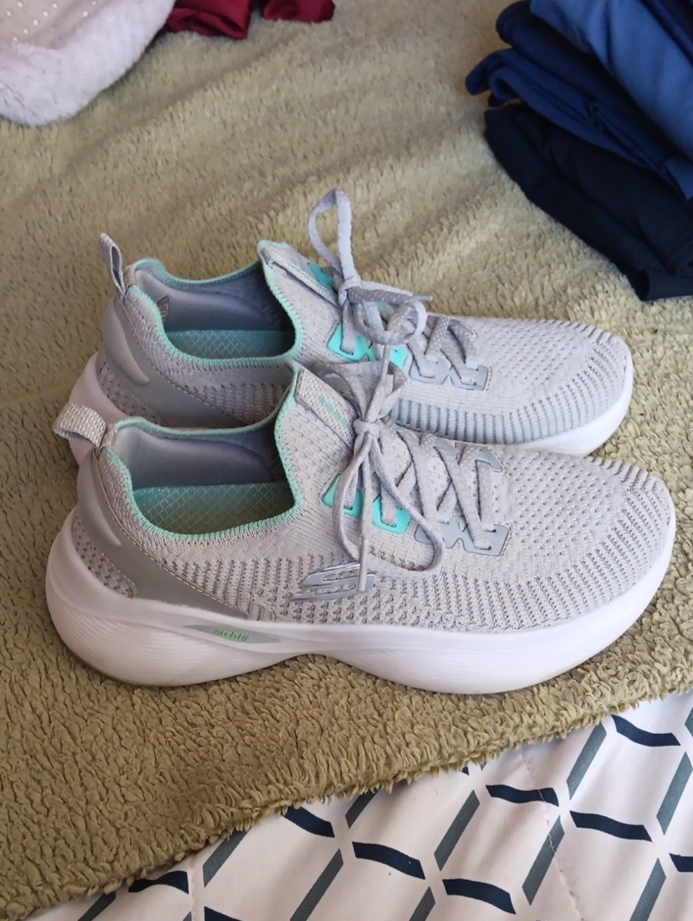 Skechers Light Gray Knit Athletic Sneakers with Mint Accents - Women